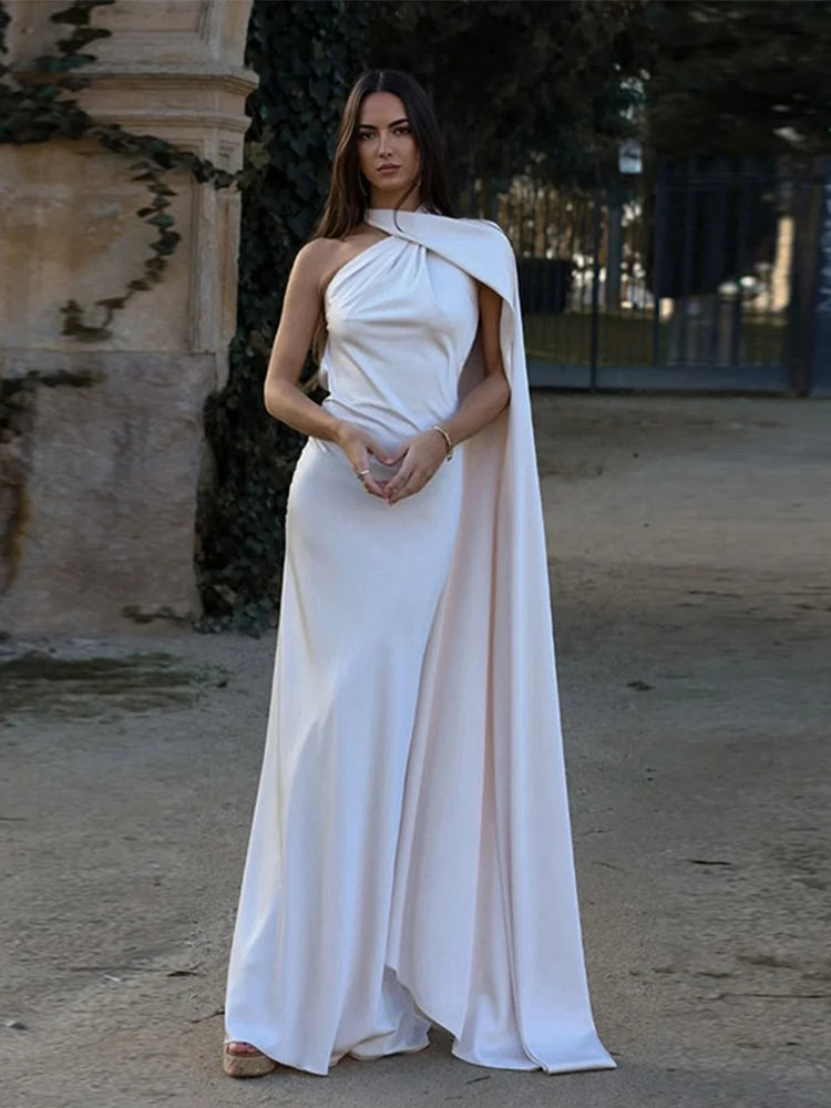 Yanna halterneck rygløs satin kjole